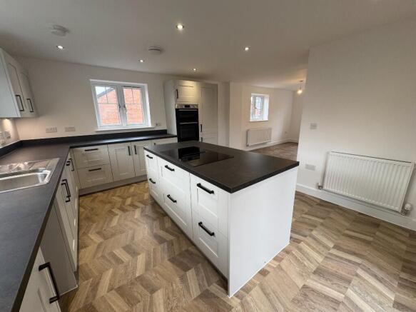 4 bed Detached for sale Image 4