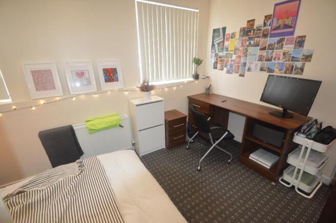 6 bed Terraced to rent Image 4