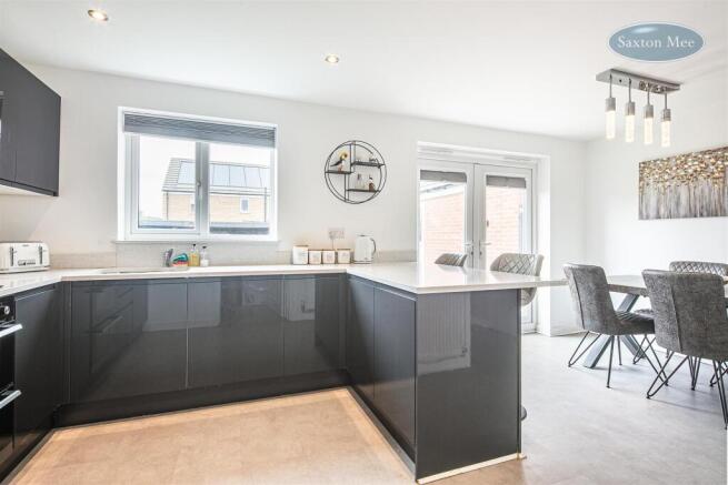 4 bed Detached for sale Image 6