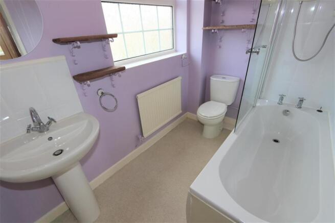 FAMILY BATHROOM