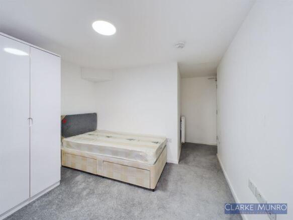 2 bed Apartment to rent Image 5