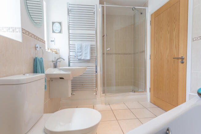 Family Bathroom with shower