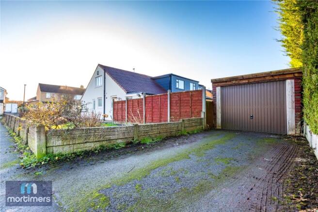 Driveway/Garage