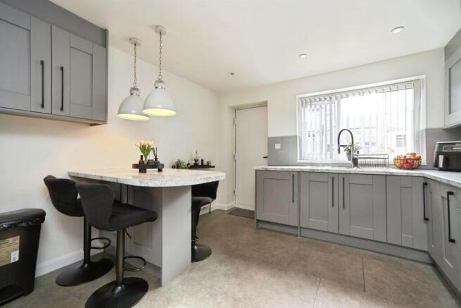 3 bed Terraced for sale Image 8