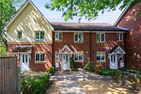 Maple Avenue, Farnborough, Hampshire, GU14