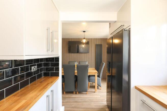 4 bed Detached for sale Image 6