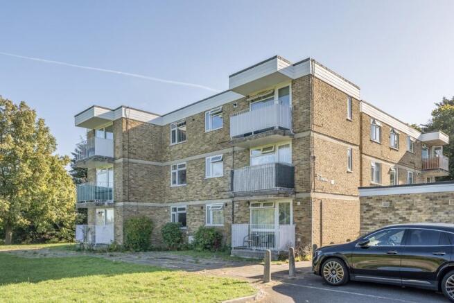 Coleswood, Simmons Close, Whetstone, London, N20 photo 2