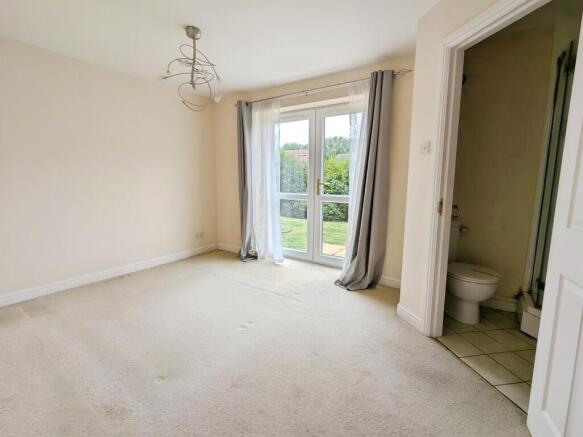 2 bed Apartment for sale Image 5