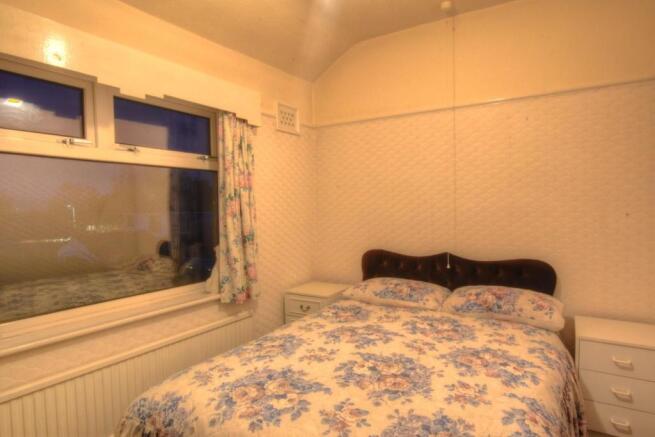 Bed2.jpg