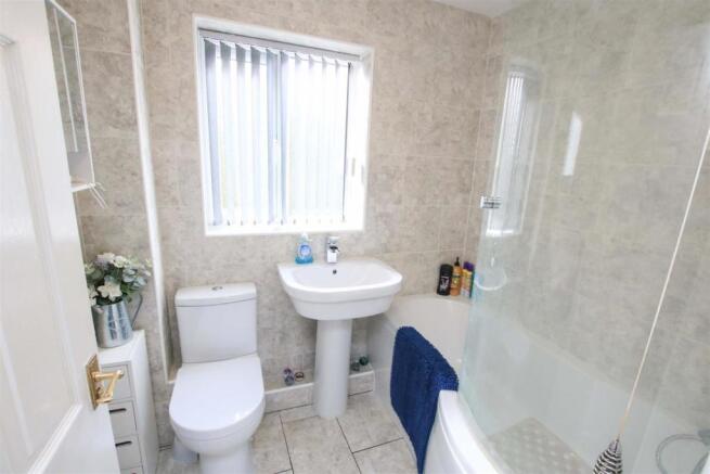 CONTEMPORARY BATHROOM
