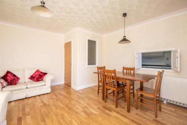 LIVING/DINING ROOM