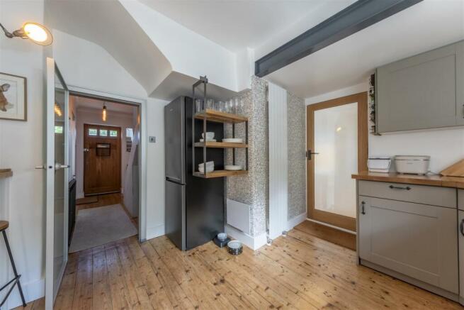 4 Holford Crescent-004.JPG