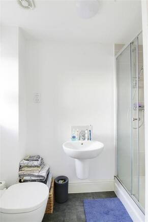ensuite.jpg