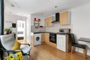Bungalow Rear Of 228 Earlsfield Road, Firle Place, Inman Road, London SW18 3DQ