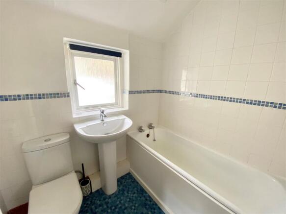 5 Piers bathroom.jpg