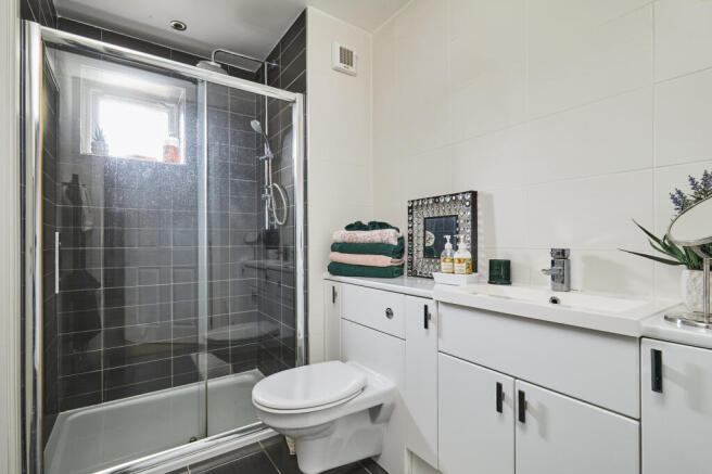 5 bed Detached for sale Image 12