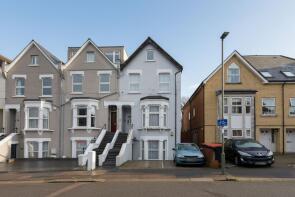 40b, Beaconsfield Road, Brunswick Park, London N11 3AB