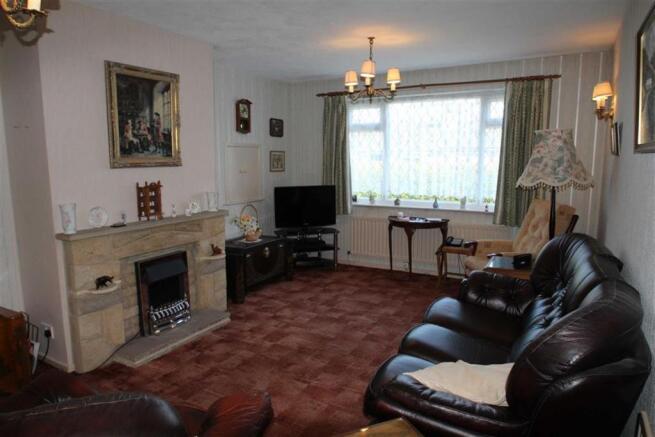 LIVING/DINING ROOM