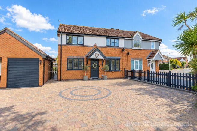 3-bed semi-detached on Teesdale, Carlton Colville, Lowestoft, £260,000