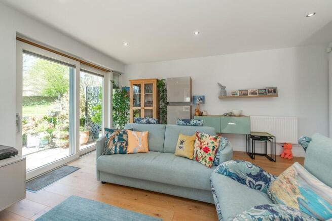 OPEN PLAN FITTED KITCHEN DINER SITTING ROOM