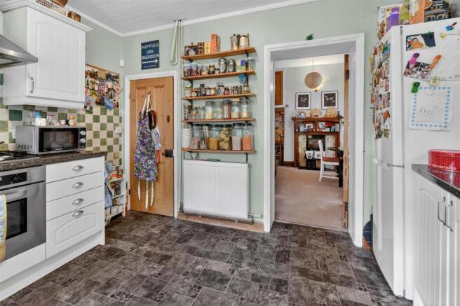 5 bed Semi-Detached for sale Image 6