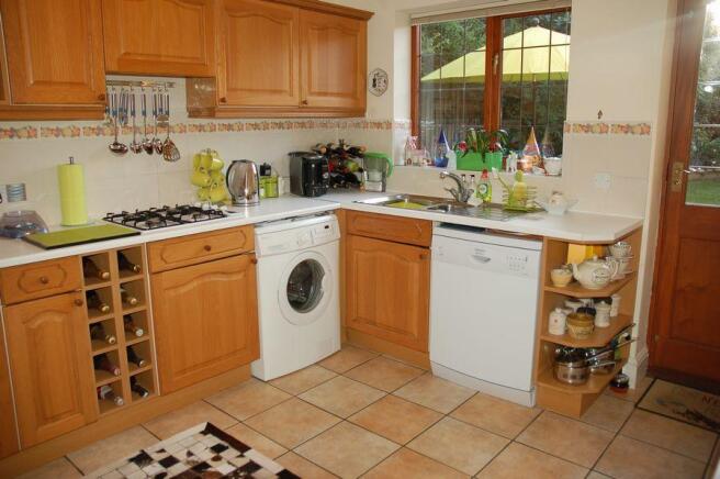 KITCHEN/BREAKFAST ROOM