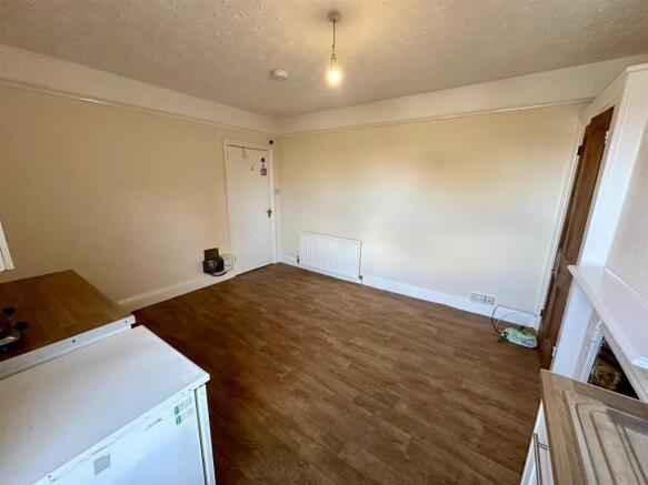 Room (3/5)