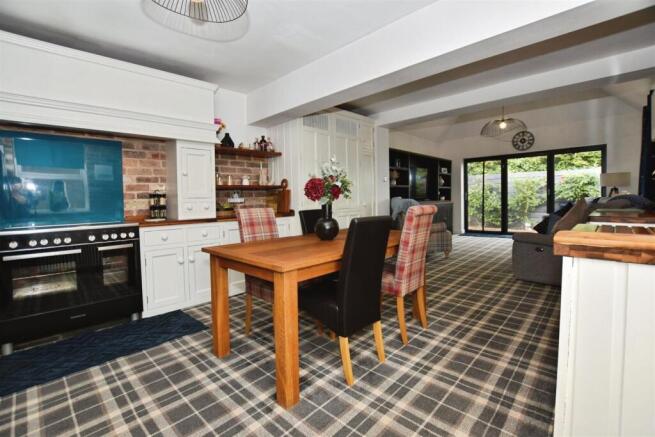 3 bed Semi-Detached for sale Image 12