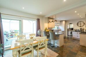 17, Meadow Close, Farmoor, Oxford OX2 9PA