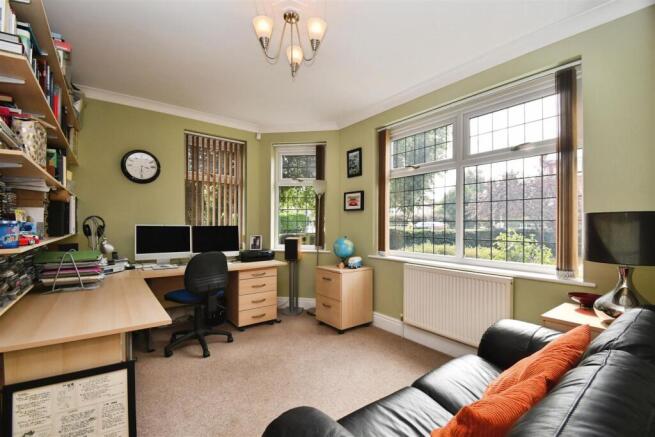 4 bed Semi-Detached for sale Image 8