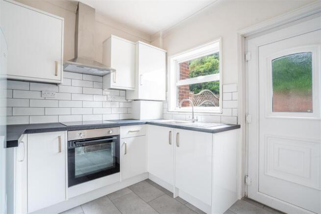 1 bed Terraced to rent Image 5