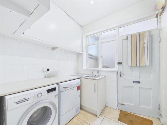 4 bed Detached for sale Image 10
