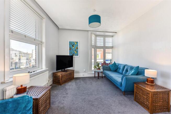 Sitting Room / Dining Room