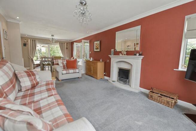 5 bed Detached for sale Image 7