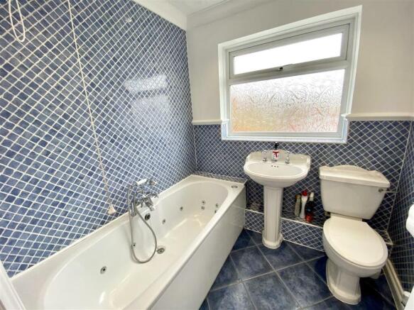 FAMILY BATHROOM