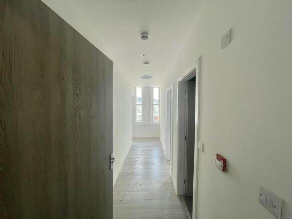 1 bed Flat to rent Image 6