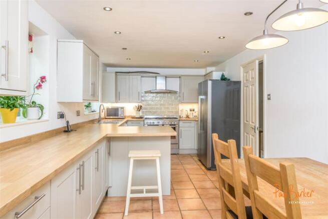 220511 - 12 St Barts Close - 11 [WM].jpg