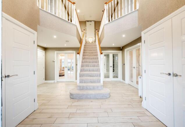 5 bed Detached for sale Image 6