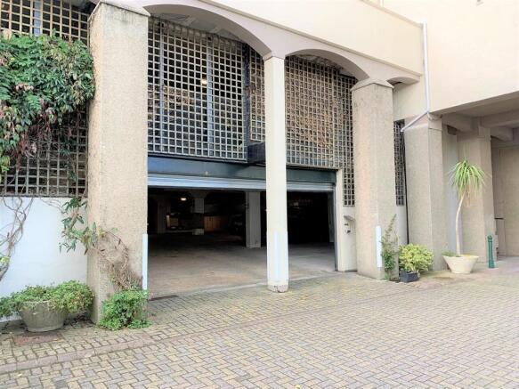 Entrance to shelt...