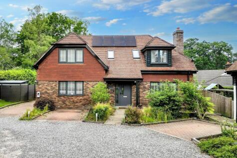 Chequer Close, Ifold, Loxwood, RH14 0FZ