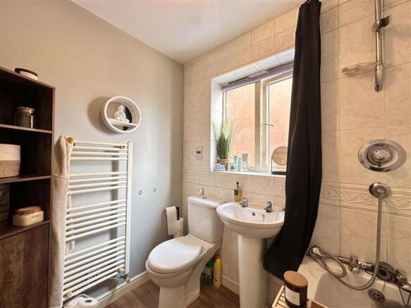 2 bed Detached Bungalow for sale Image 7