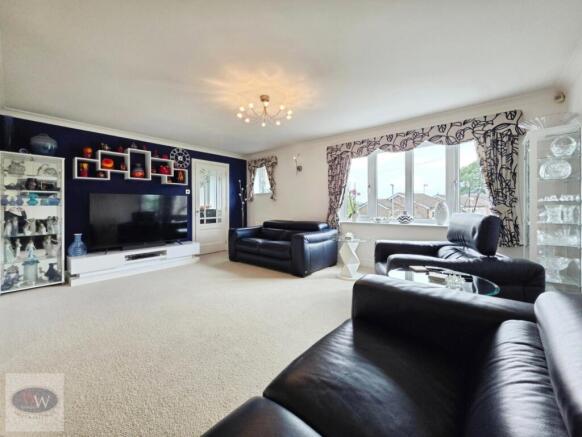 5 bed Detached for sale Image 7