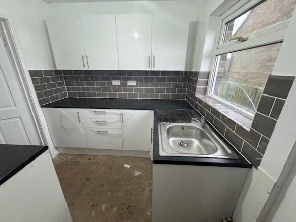2 bed Semi-Detached to rent Image 2