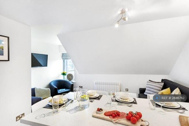 2 bed Flat to rent Image 5