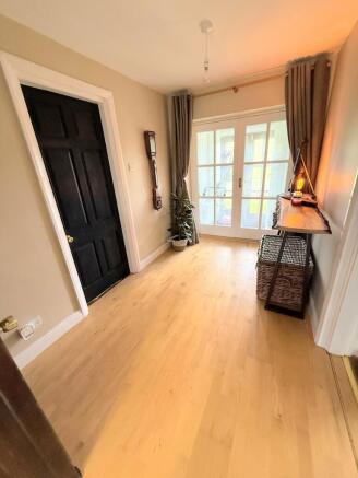 4 bed Semi-Detached to rent Image 11