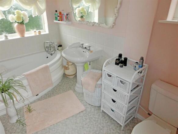 FAMILY BATHROOM