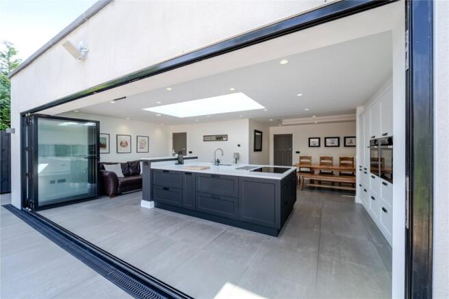 4 bed Semi-Detached for sale Image 4