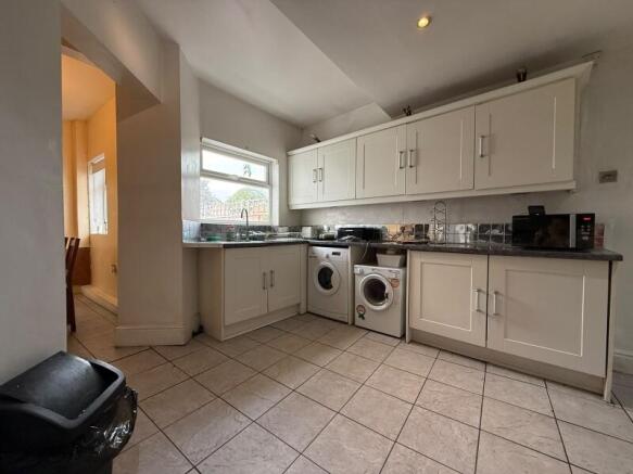 2 bed End of Terrace to rent Image 6
