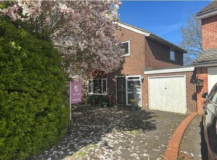 Elizabeth Close, Henley-on-Thames, Oxfordshire, RG9