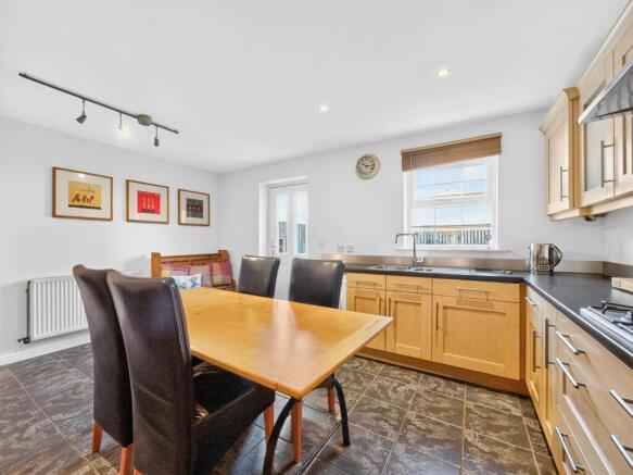 4 bed Town House for sale Image 6
